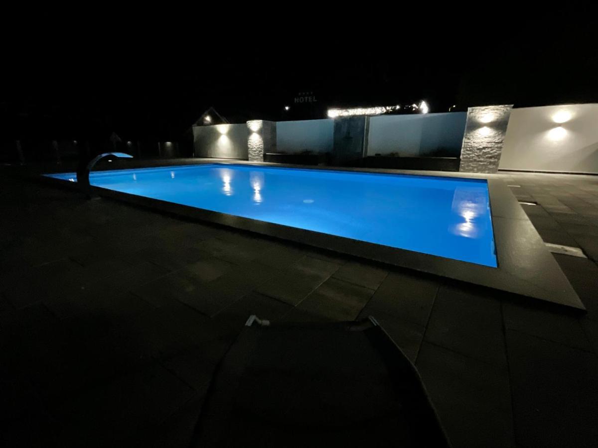 Holiday Houses Green Queen Bihać Екстериор снимка